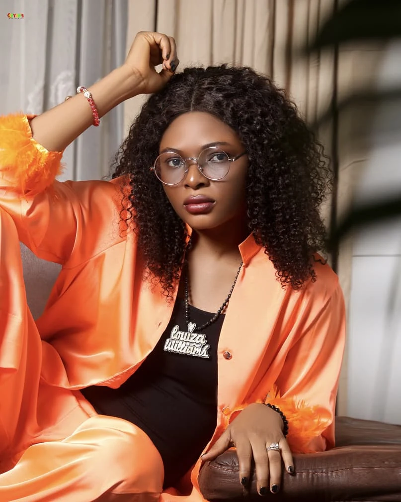 Louiza Williams in orange